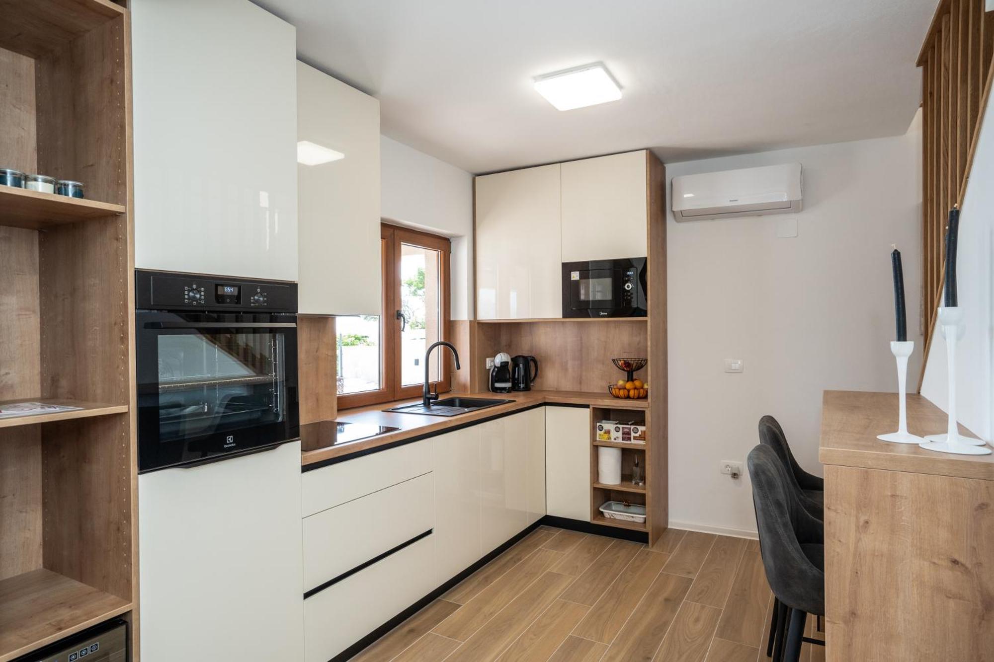 Villa Kamia With Private Heated Pool And Electric Vehicle Adapter Zubovići Екстериор снимка